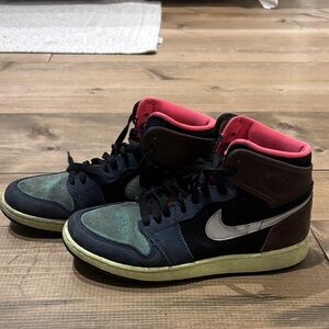 Nike High-Top Sneakers in Black, Pink & Brown